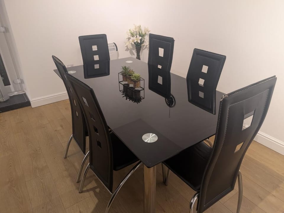 Swansea Bay Flat Near Beach & City Centre Apartment in Swansea