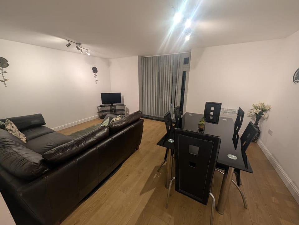 Swansea Bay Flat Near Beach & City Centre Apartment in Swansea