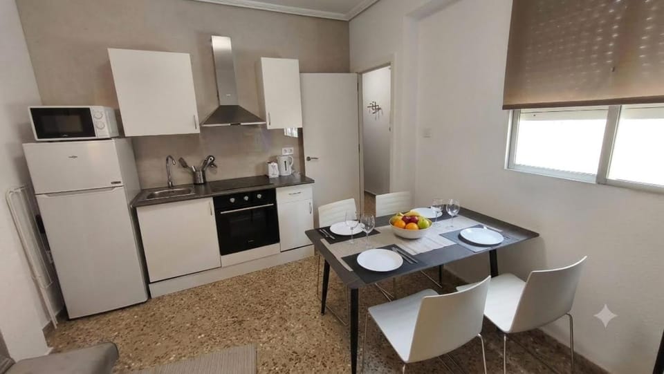 Kitchen or kitchenette, Food and drinks, Dining area, Food, oven, stove, toaster