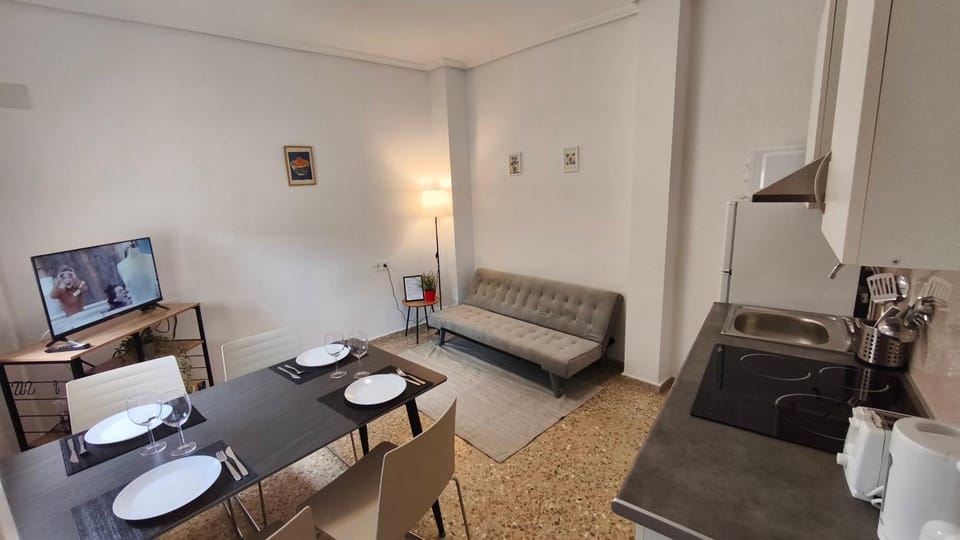 TV and multimedia, Living room, Seating area, Dining area
