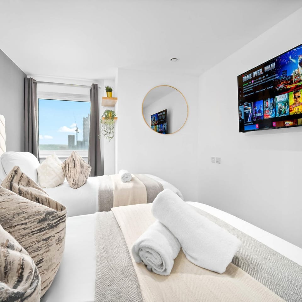 Communal lounge/ TV room, Bed, TV and multimedia, Seating area, Bedroom, towels