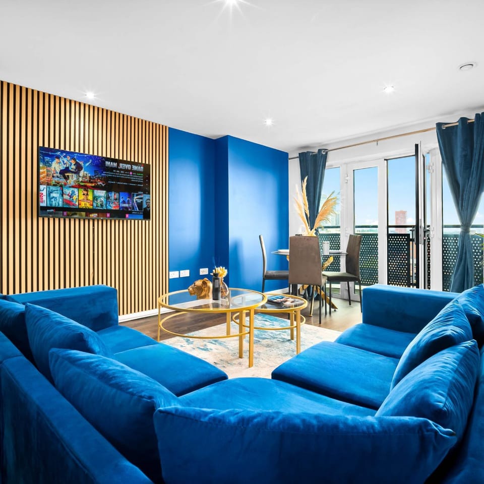 TV and multimedia, Living room, Seating area, Evening entertainment