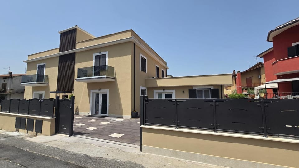 Property building, Day, Neighbourhood, Street view