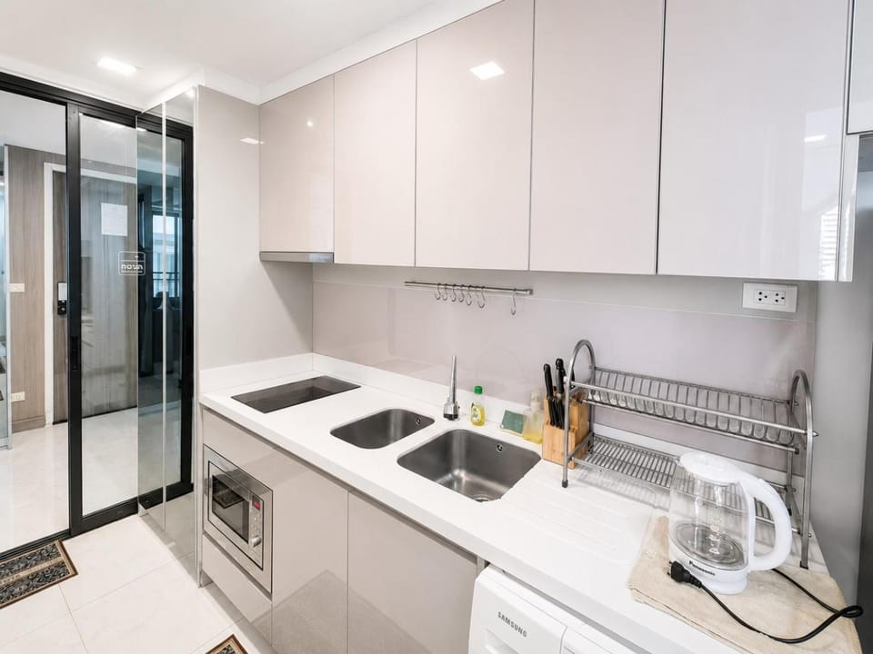 2 Bedroom with rooftop pool Sukhumvit BTS Nana Apartment in Bangkok