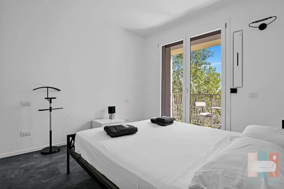 GA311 Luminoso Appartamento di Design con Balcone Apartment in Milan