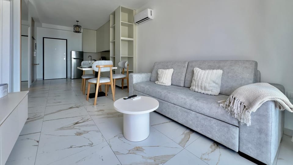 Kitchen or kitchenette, Living room, Seating area, Dining area, air conditioner