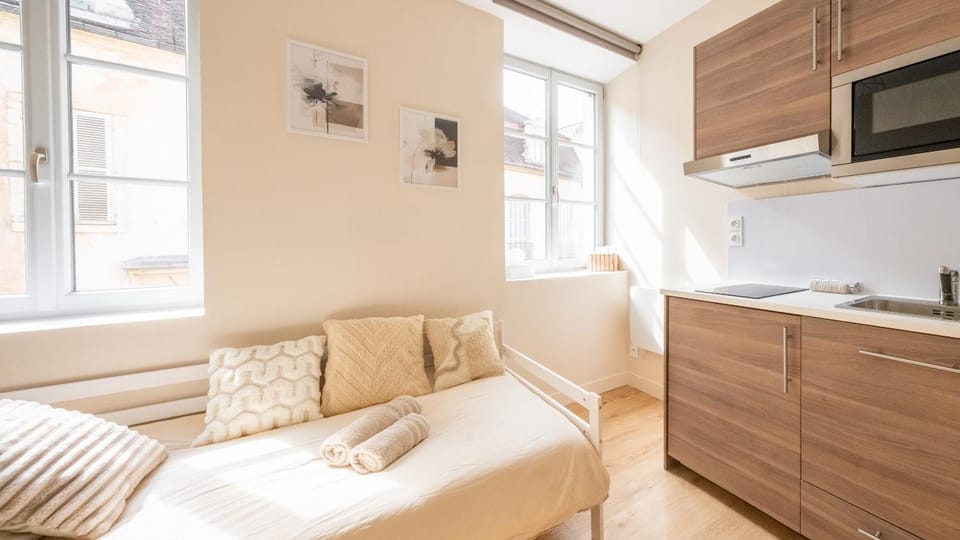 Bed, Kitchen or kitchenette, Bedroom