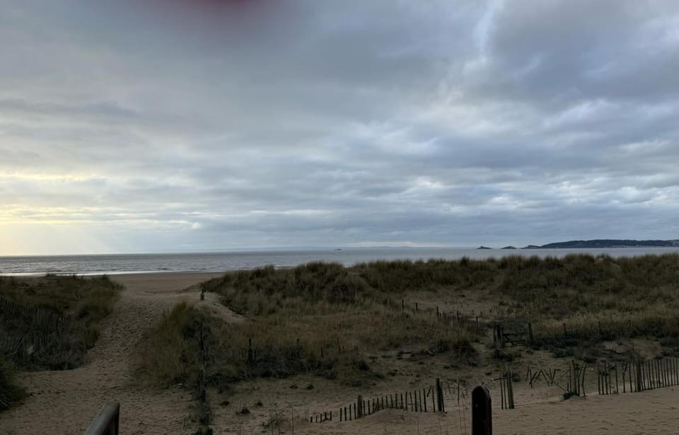 Swansea Beachside Flat Near City Centre Apartment in Swansea