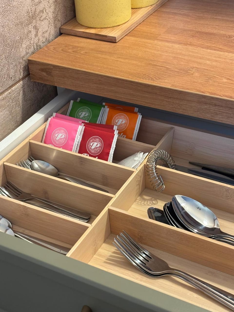 Coffee/tea facilities, Kitchen or kitchenette