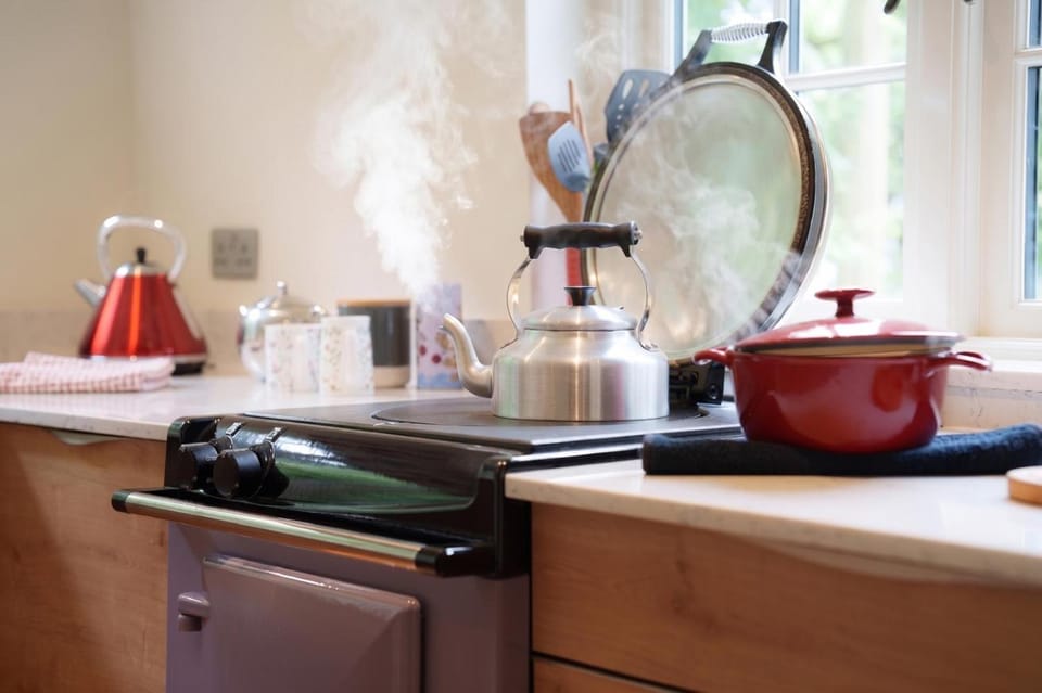 Hidden Garden Cottage with Aga by LetMeStay House in Ambleside