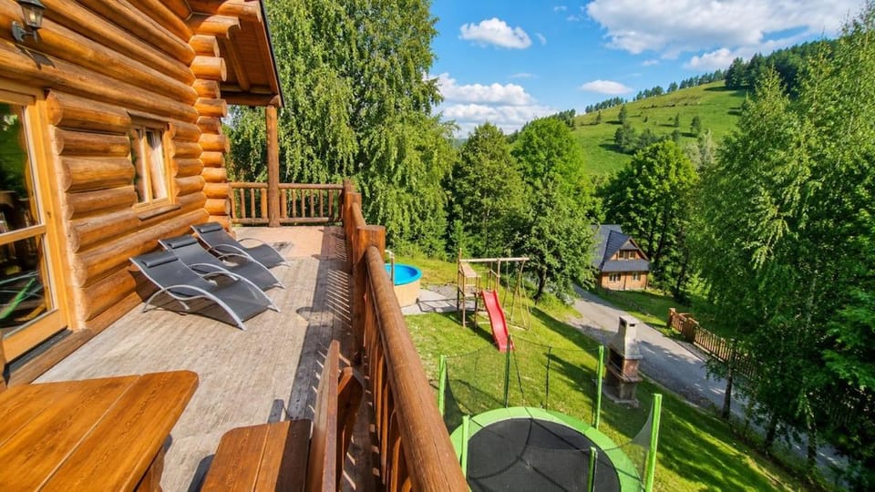 Srub s bazénem, vířivkou a výhledem na hory House in Czechia