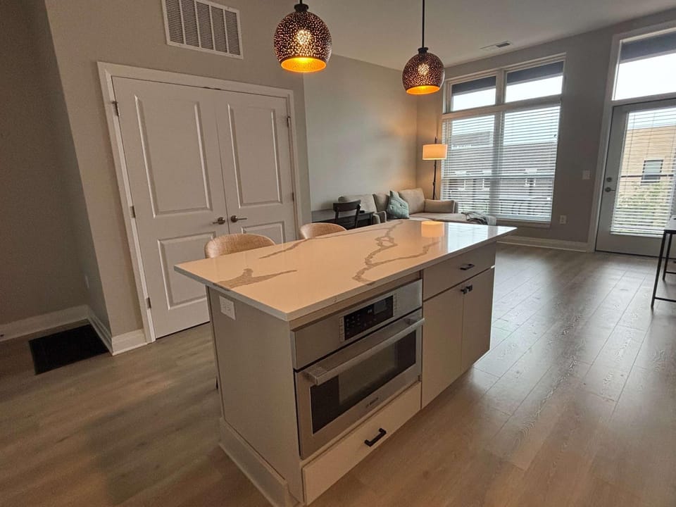 Modern 1BR Bridge Park in Dublin with Balcony and Pool Apartment in Dublin