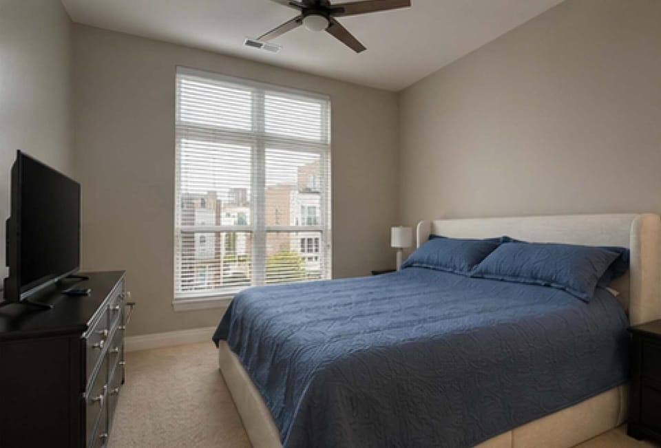 Modern 1BR Bridge Park in Dublin with Balcony and Pool Apartment in Dublin