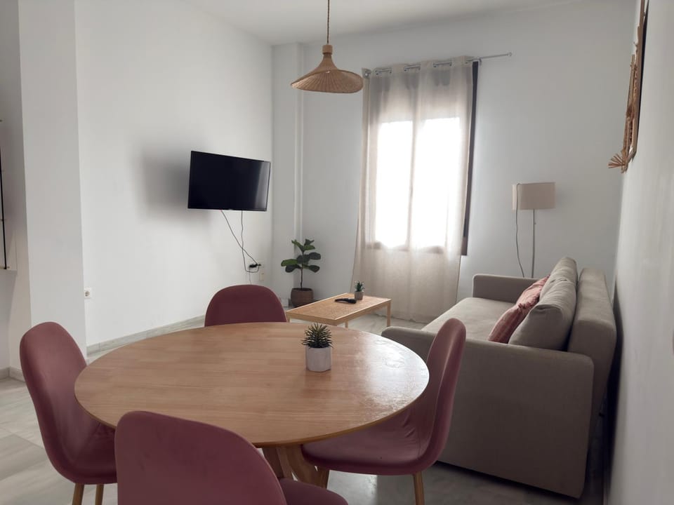 Communal lounge/ TV room, TV and multimedia, Balcony/Terrace, Living room, Seating area, Dining area, Evening entertainment, City view