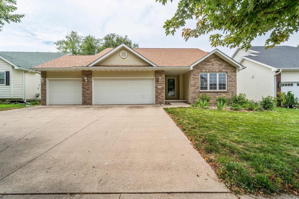 Des Moines 4BR Family Getaway House in Altoona