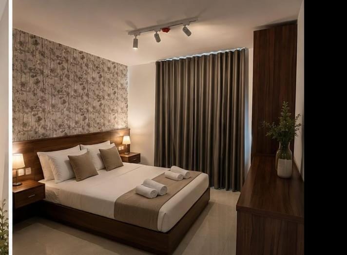 Bed, Photo of the whole room, Bedroom, towels