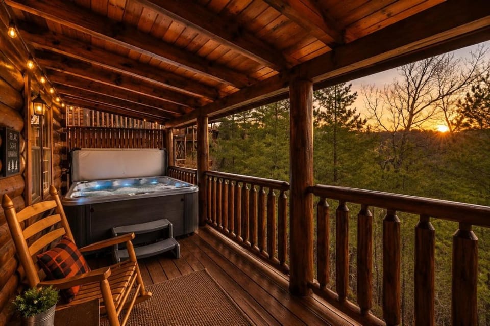 Resort Cabin with Gorgeous Views 7 mi to Dollywood Cabin in Pigeon Forge