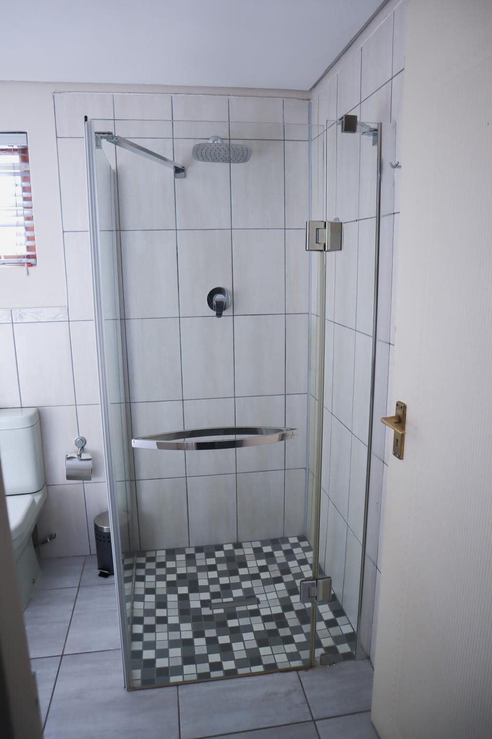 Shower, Toilet