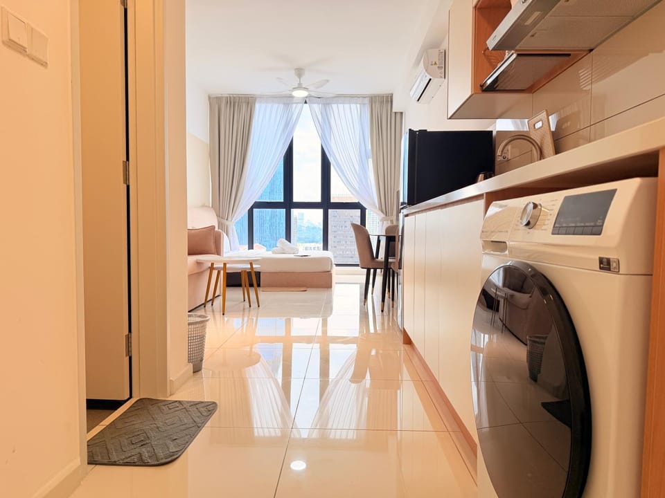 Bed, TV and multimedia, Photo of the whole room, air conditioner