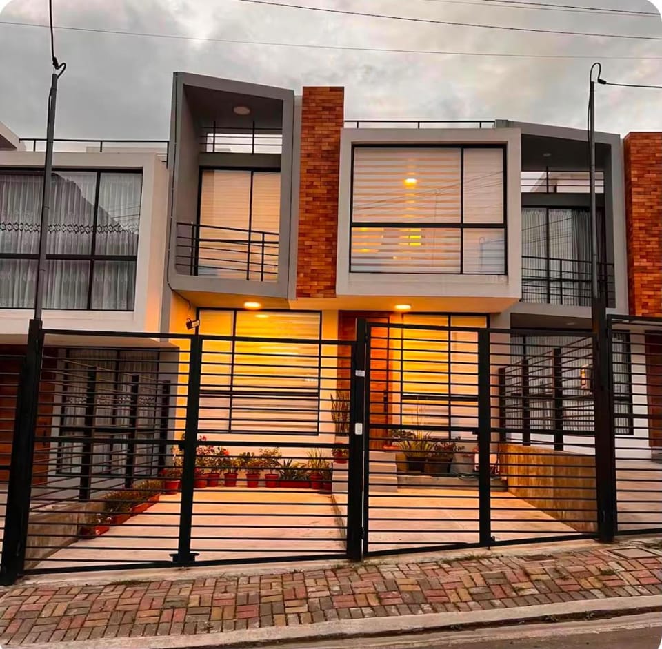 Casa Independiente Con Vista a la Montaña House in Tungurahua, Ecuador