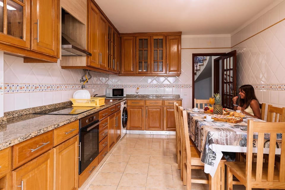 Kitchen or kitchenette, Dining area, oven, stove