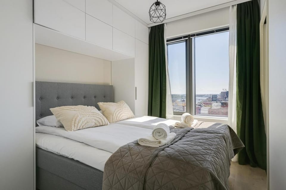 Bed, Bedroom, towels