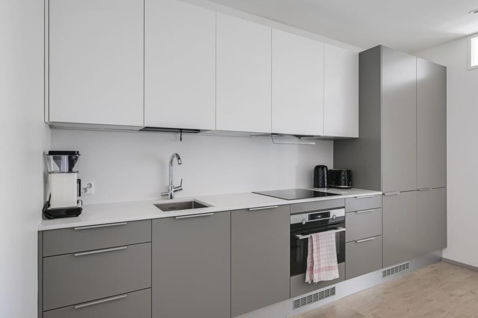 Coffee/tea facilities, Kitchen or kitchenette, oven, stove, toaster