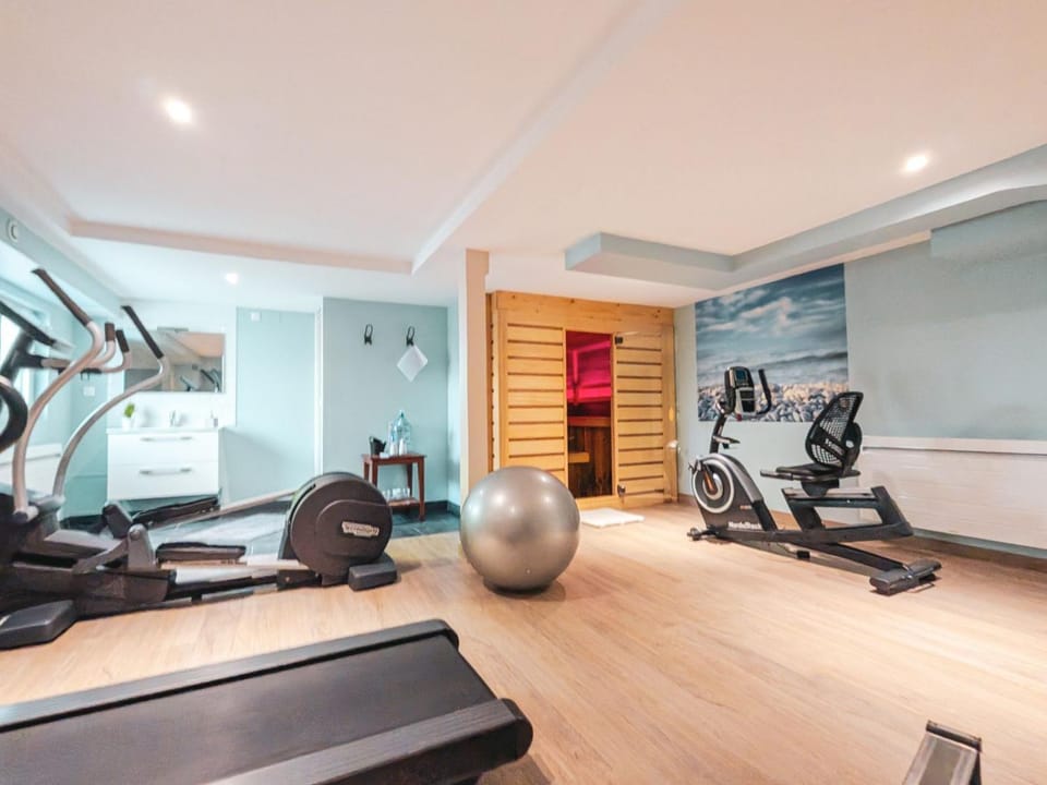 Shower, Sauna, Fitness centre/facilities