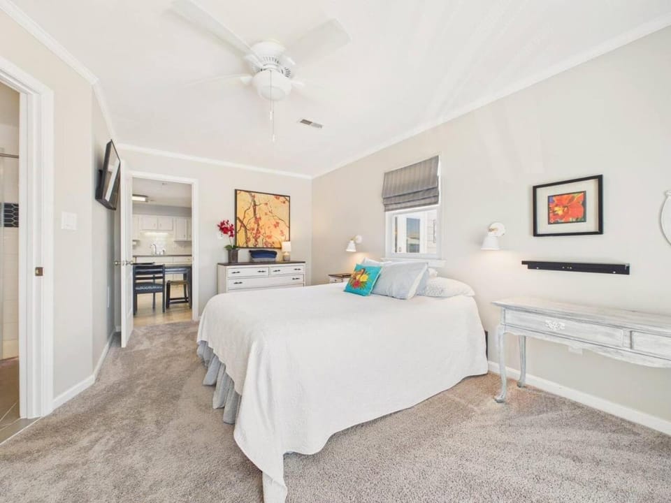 The Local - The Cottage Collection House in Chics Beach