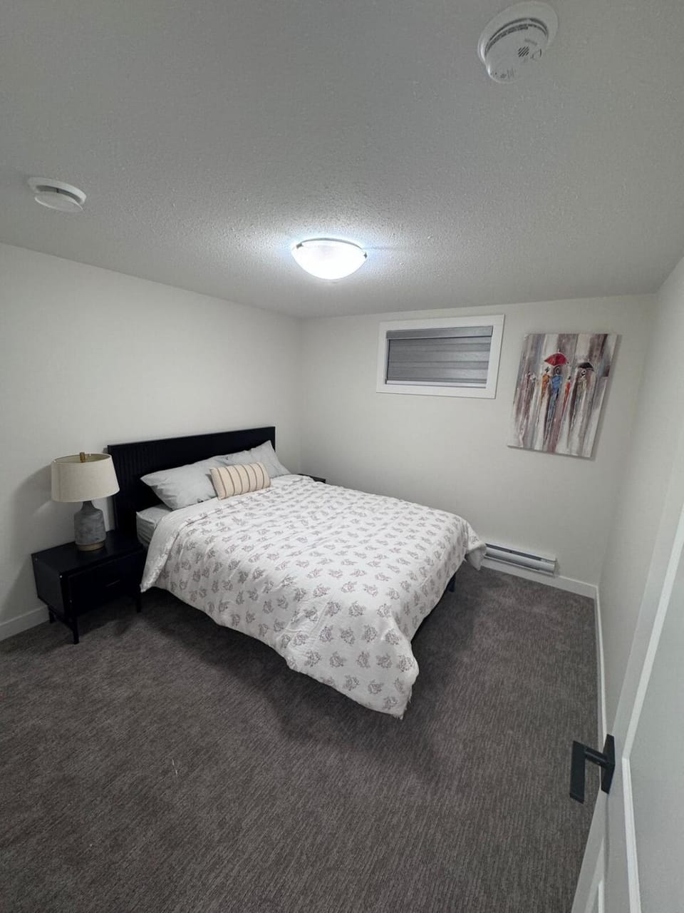 Bed, Photo of the whole room, Bedroom, internet, air conditioner