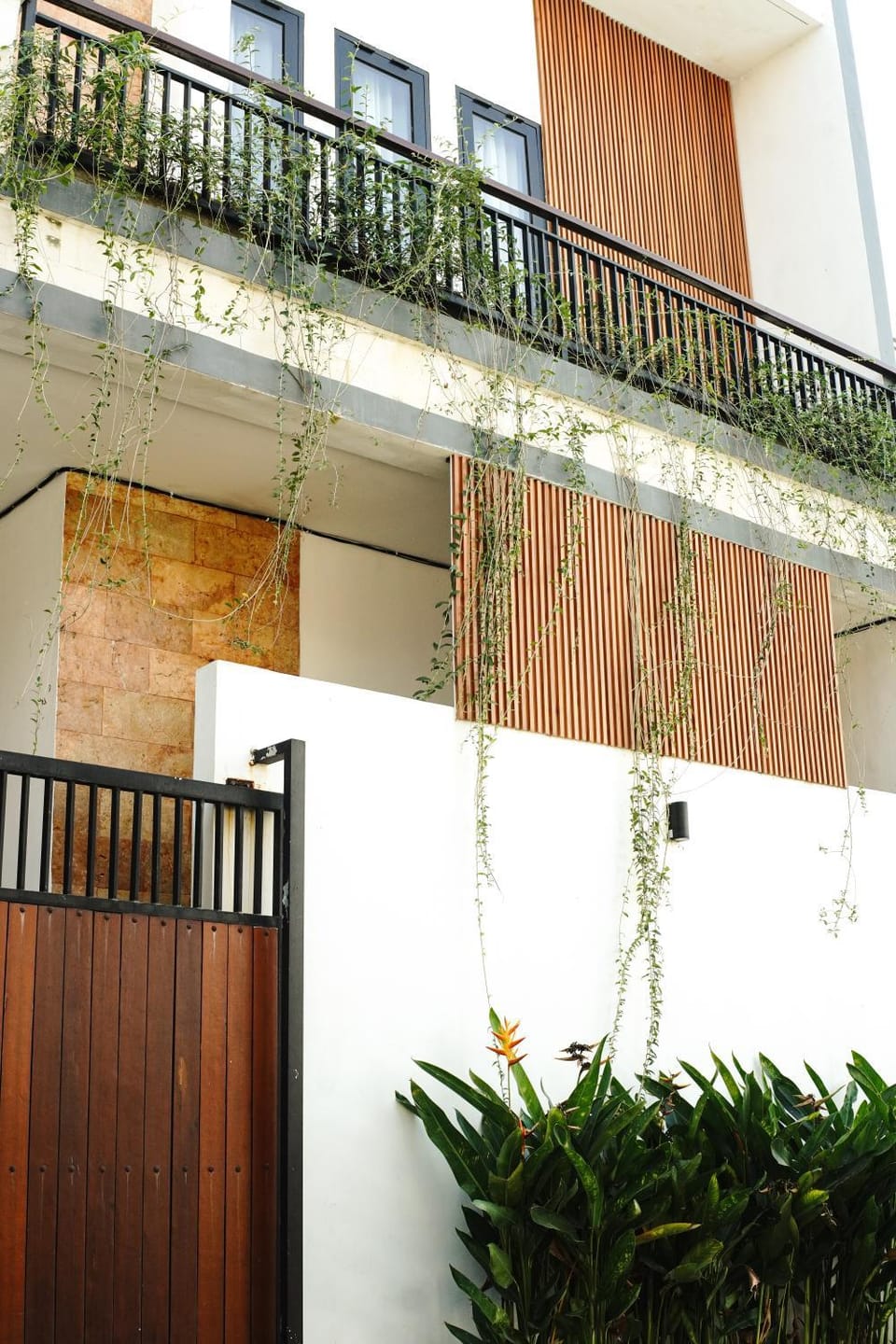 Property building, Day, View (from property/room), Balcony/Terrace