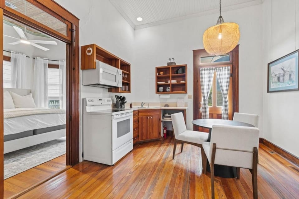 Historic Home Barons Creek House in Fredericksburg