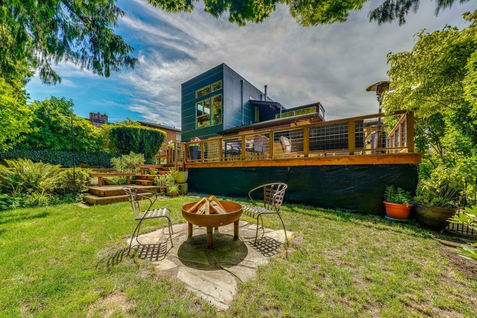 Sweeping Sound Views - Park Setting - Near Alki House in Seattle
