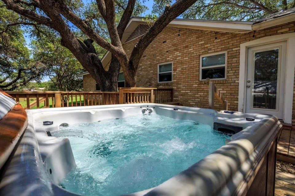 Barons Creek Headquarters with Hot Tub House in Fredericksburg