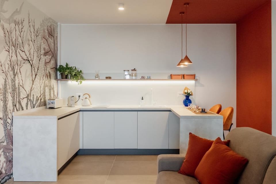 Coffee/tea facilities, Kitchen or kitchenette, Living room, Seating area
