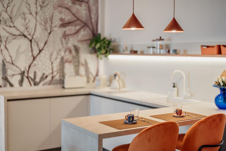 Coffee/tea facilities, Kitchen or kitchenette, Dining area, dishwasher, minibar, toaster