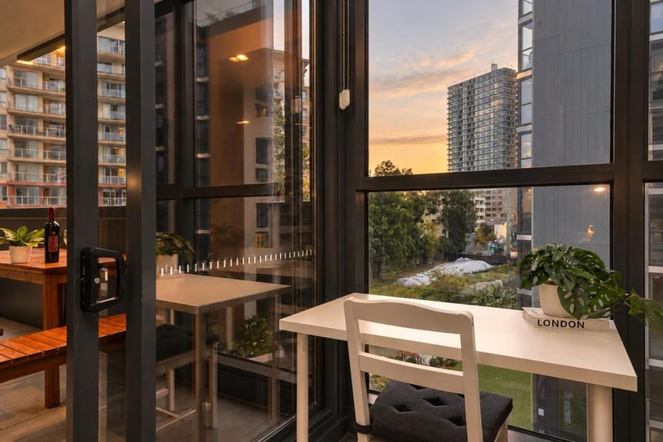 View (from property/room), Balcony/Terrace, Dining area
