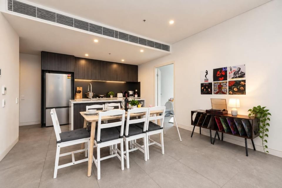 Kitchen or kitchenette, Dining area, stove