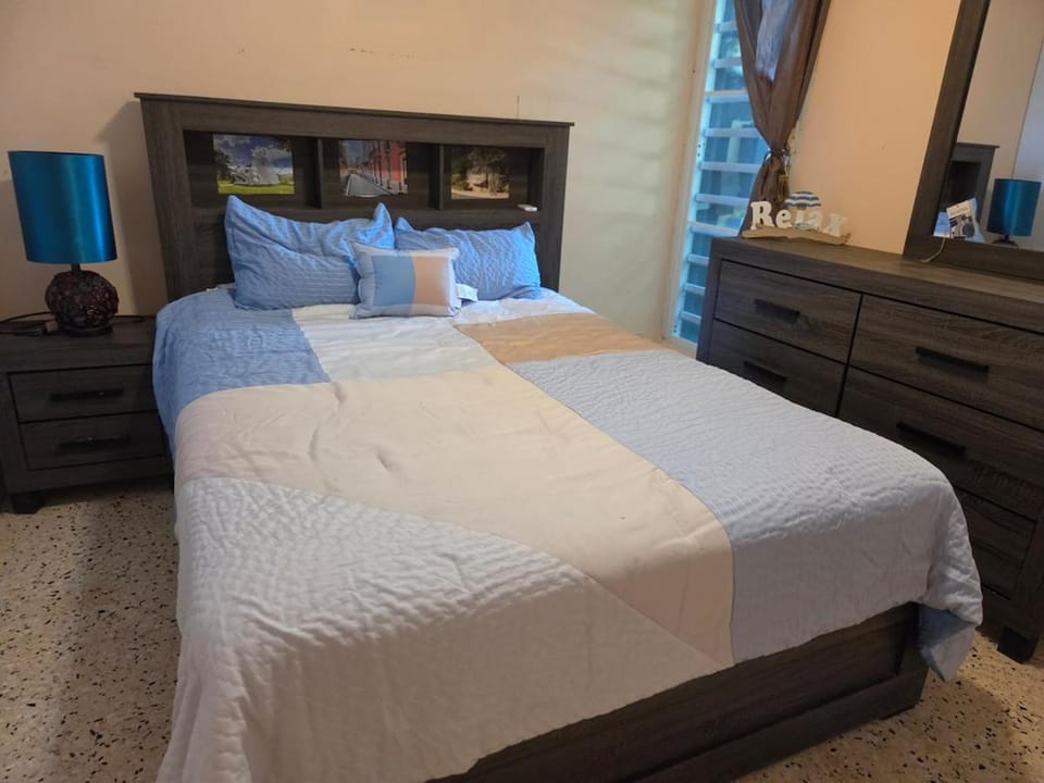 Photo of the whole room, Bedroom