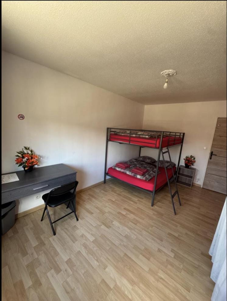 Chambre quadruple dans un appartement Vacation rental in Strasbourg