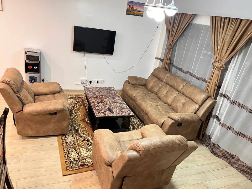 Communal lounge/ TV room, TV and multimedia, Living room, Seating area, Evening entertainment