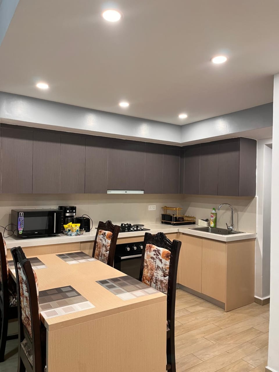Kitchen or kitchenette, Dining area, stove