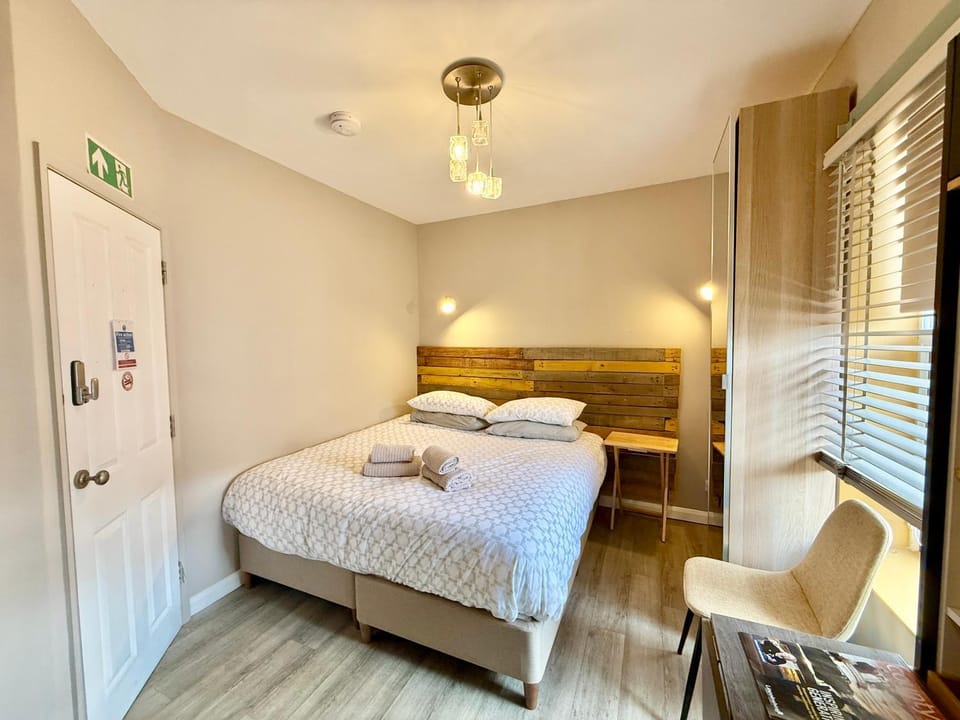 Stylish Studios at Newland Street West Apartment in Lincoln