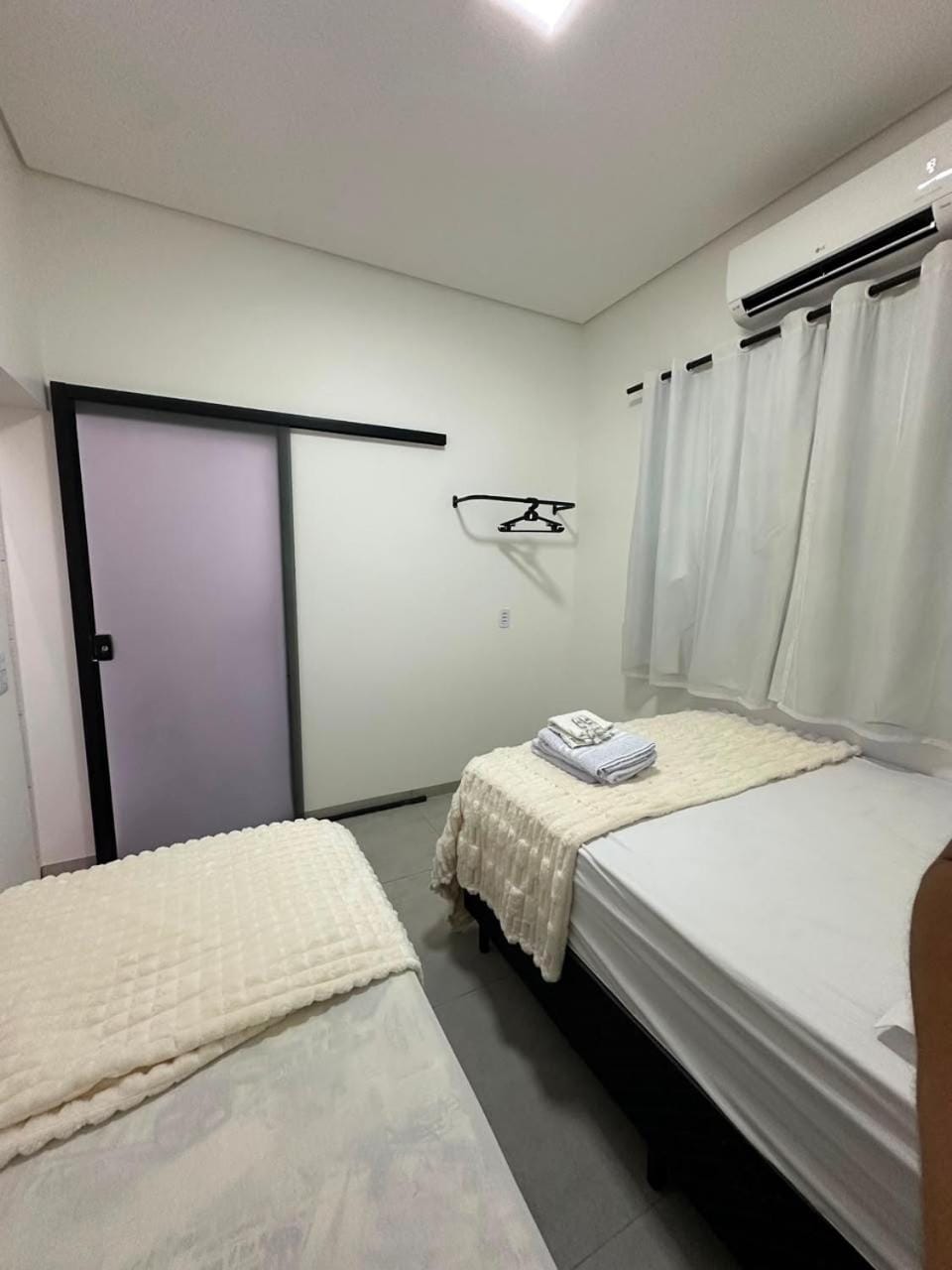Bed, Photo of the whole room, Bedroom, towels