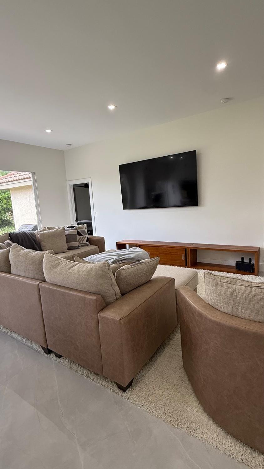 Communal lounge/ TV room, TV and multimedia, Living room, Seating area