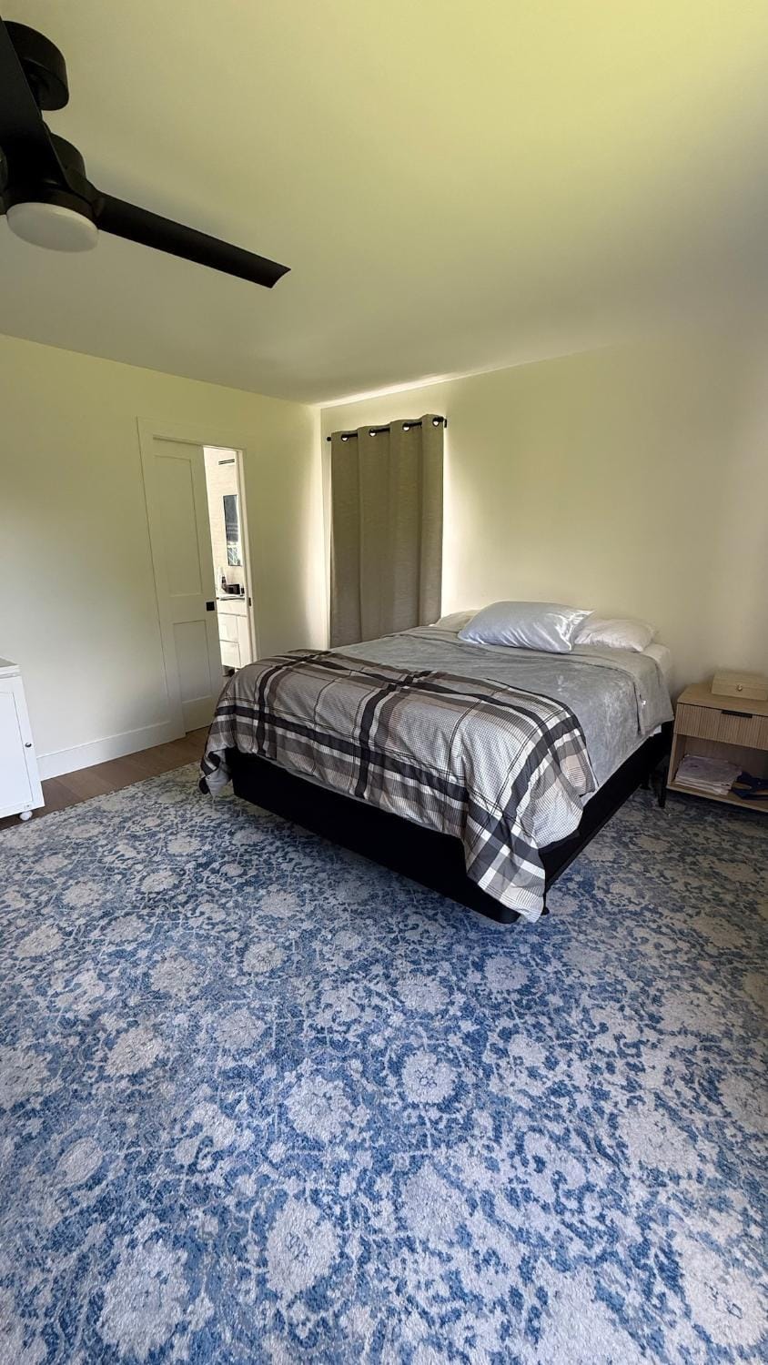 Photo of the whole room, Bedroom