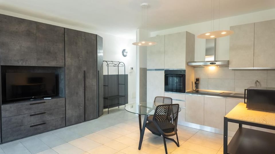 Monolocale Moderno con Balcone e Parcheggio Apartment in Siena