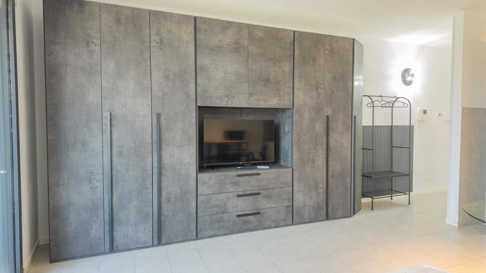 Monolocale Moderno con Balcone e Parcheggio Apartment in Siena