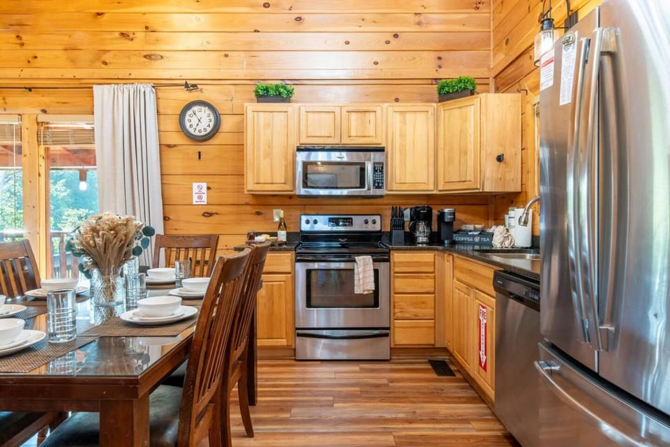 Coffee/tea facilities, Kitchen or kitchenette, Dining area