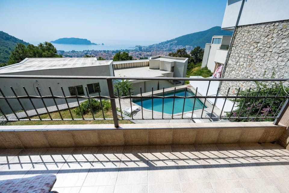 Casa Mare & Monti Apartment in Budva